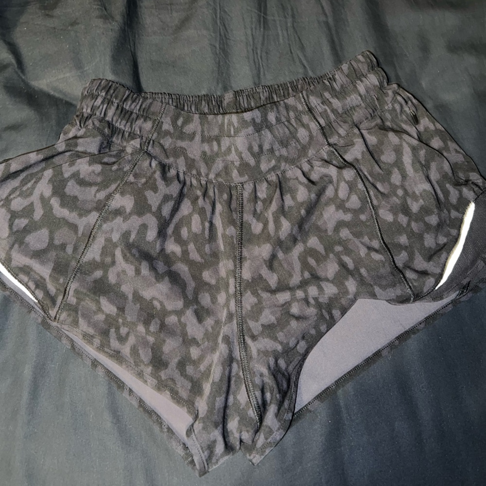 Lululemon Hotty Hot shorts 2.5 inch inseam